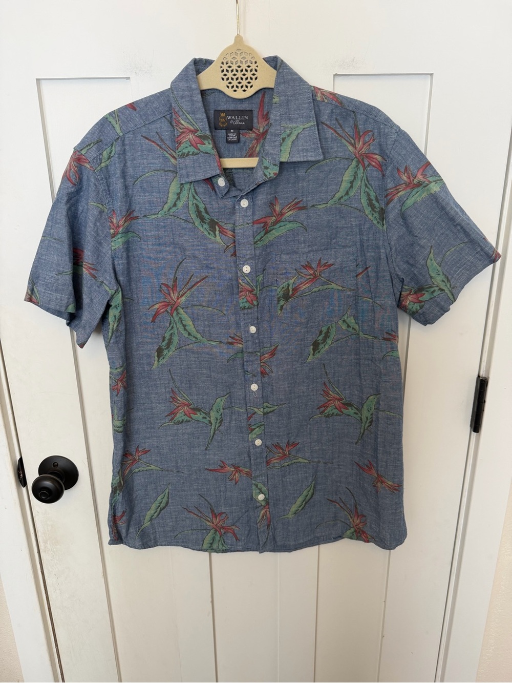 Wallin & Bros short-sleeve button-up shirt floral Hawaiian Chambray Blue Size M
